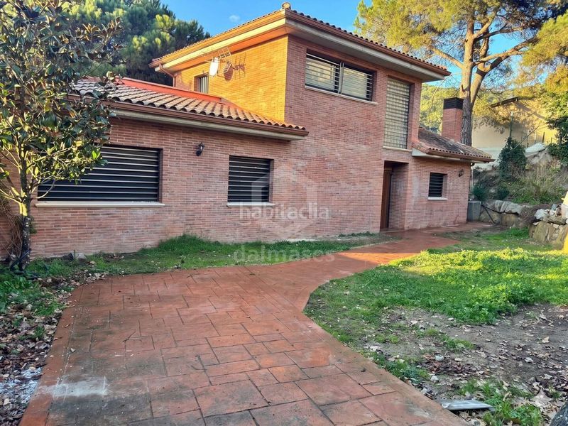 Foto 85c2730f-35c2-4c27-92cb-4e24291cc4ff. Casa amb aparcament a Vilanova del Vallès