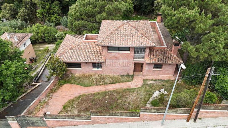 Foto 9eb11e00-c221-40b3-a3c9-84dd5bedefd2. Casa amb aparcament a Vilanova del Vallès