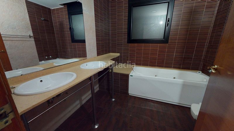 Foto a65903b1-1780-4d20-bb97-a5c12e7825b1. Casa amb aparcament a Vilanova del Vallès