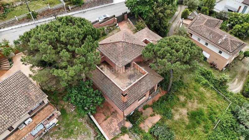 Foto bc75e891-8a2c-4200-a8f3-a55ded4a7009. Casa amb aparcament a Vilanova del Vallès