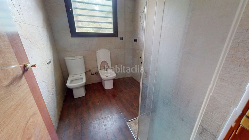 Foto c144e863-00ac-4cf2-8bab-d2fec35875ca. Casa amb aparcament a Vilanova del Vallès