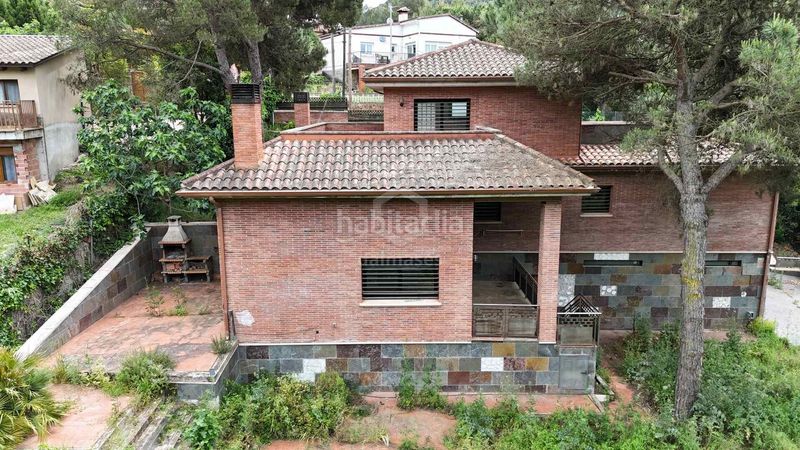 Foto d8a263fe-11bd-4d00-a517-e9f76ef57479. Casa amb aparcament a Vilanova del Vallès