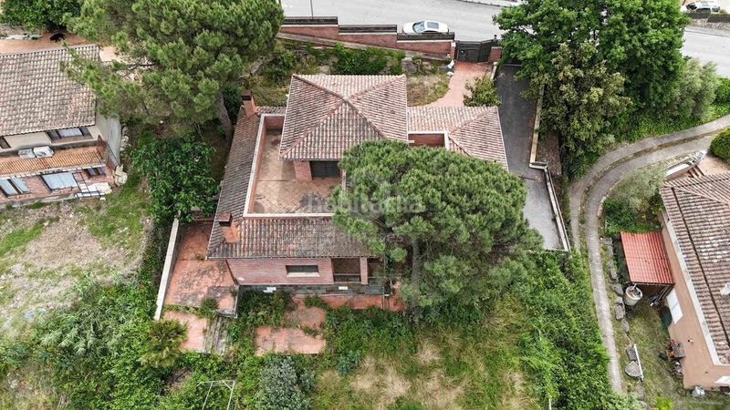 Foto f41892cf-a490-4afa-8e83-fd83dcfff1ad. Casa amb aparcament a Vilanova del Vallès