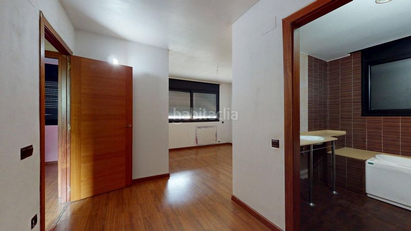 Foto fe0d8b3a-a744-4717-903b-7551ab948a53. Casa amb aparcament a Vilanova del Vallès