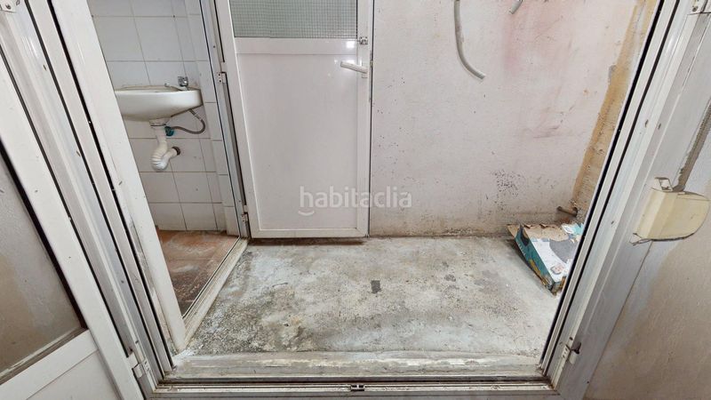 Foto b8fd1b27-e945-47b0-b4db-6f4cf0a6c008. Local comercial a Putget - Farró Barcelona