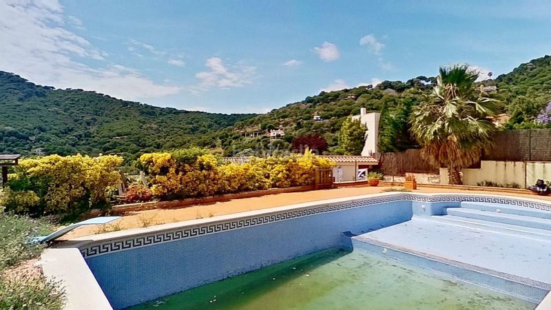 Foto 56633fbf-786d-41a5-8488-9160bf361cb5. Casa amb calefacció piscina a Cabrera de Mar