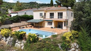 Maison à Cabrera de Mar. Chalet con piscina en camí can segarra  cabrera de mar