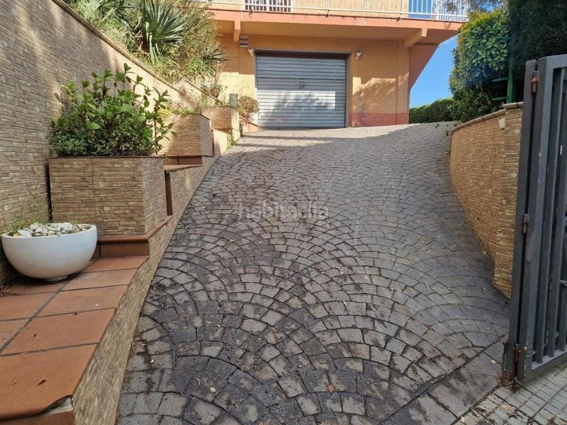 Foto 2d7c8010-1d9c-4099-be25-aec1f1e71af2. Casa amb calefacció aparcament a Vilanova del Vallès