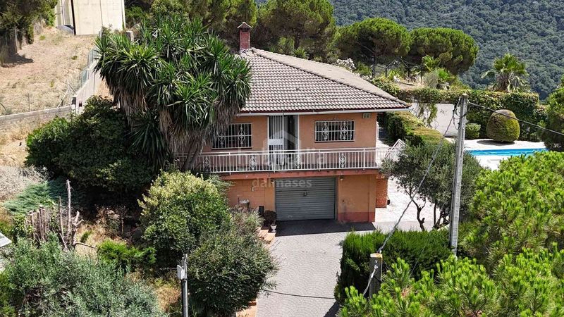 Foto 4d2cef2d-0243-449a-bafc-54234d157e48. Casa amb calefacció aparcament a Vilanova del Vallès
