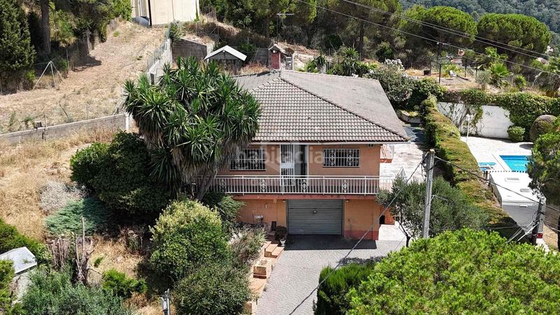Foto 4e19e50f-7cd2-4e54-ab04-402a6f7a9a57. Casa amb calefacció aparcament a Vilanova del Vallès