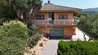 Casa  Catalunya. Chalet de 855 m2 en avenida catalunya  vilanova del vallès