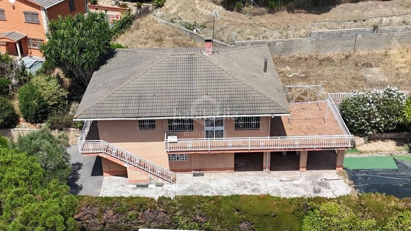 Foto 9e128f1f-33ab-4f4d-b4ab-773b582f0122. Casa amb calefacció aparcament a Vilanova del Vallès