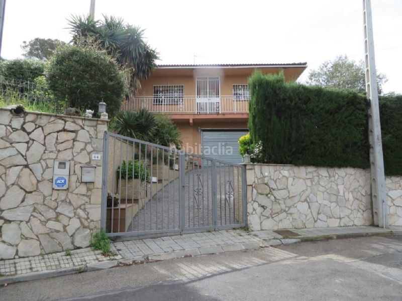 Foto b45cd93b-c2ec-49c1-808d-87f7a2442ab8. Casa amb calefacció aparcament a Vilanova del Vallès