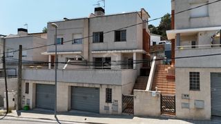 Casa a schiera  Can canyameres. Casa en avenida can canyameres  sentmenat