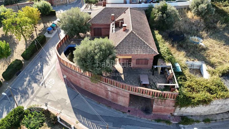 Foto 49a6dab8-3c7f-44dc-833a-2aea72c23d21. Casa amb calefacció aparcament piscina a Caldes de Montbui