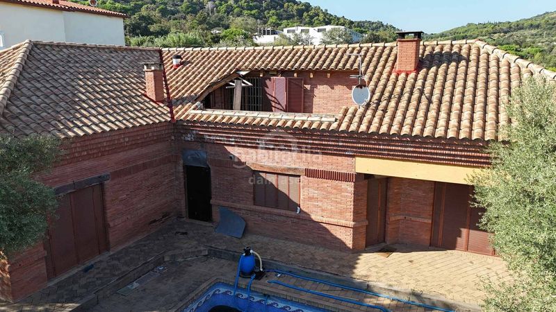 Foto 9878ed44-bcec-4cf5-86f4-053ea31deb31. Casa amb calefacció aparcament piscina a Caldes de Montbui