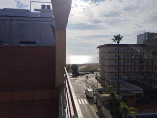 Attique à Malgrat de Mar. Luminoso ático con vistas laterales al mar