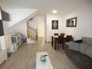 Casa a Palafolls. Encantadora casa en el centro de palafolls con piscina climatiza