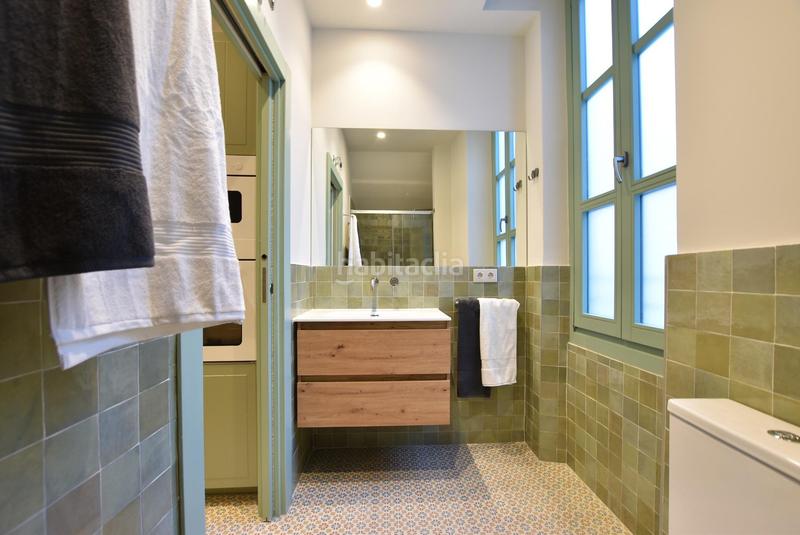 Foto bc13537a-6bd4-408c-b452-e23d7c73f605. Alquiler tríplex calle mesones en Centro - Sagrario Granada