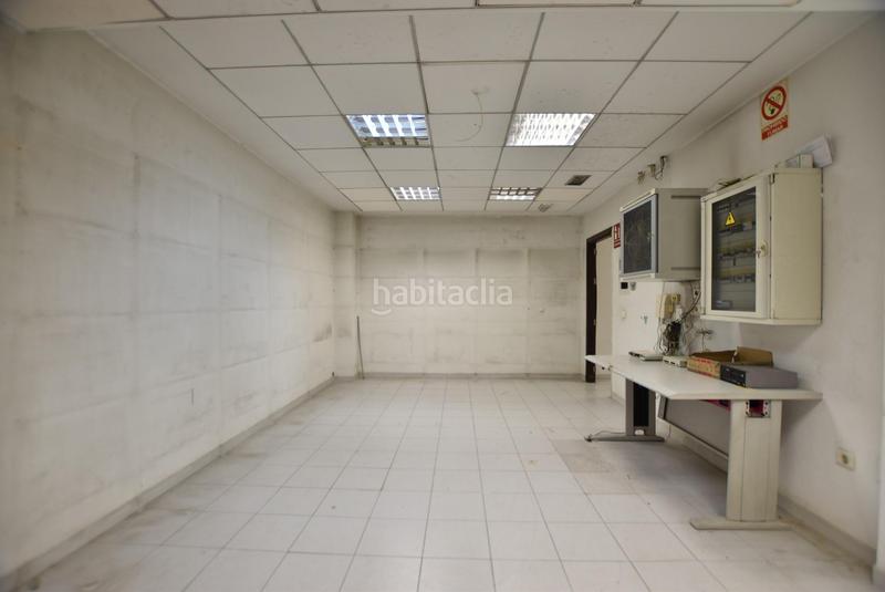 Foto e677635e-da3a-4365-a76f-58a3bcad5687. Alquiler local comercial junto recogidas en Camino de Ronda Granada