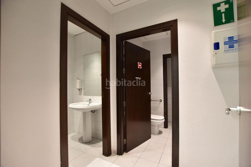 Foto 01a674d2-6092-43a8-a79d-57d4d5ca40c3. Rent business premise in Camino de Ronda Granada