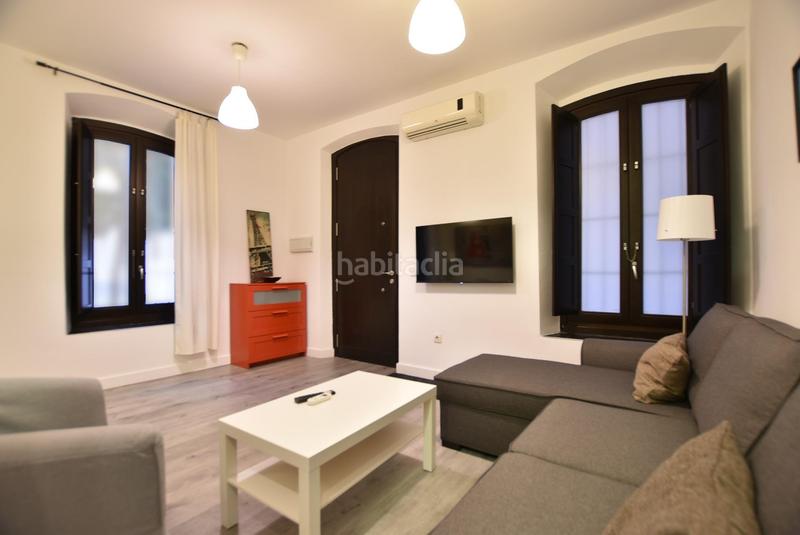Foto cd85bcaf-5d66-4f73-b8d6-f8f6403c481d. Alquiler apartamento junto san matias en San Matías - Realejo Granada