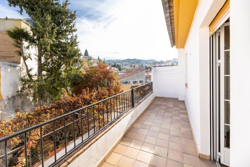 Foto ba3a7faf-0d4e-4477-90dc-3350612e2fe6. Casa aparellada amb aparcament a Alfacar