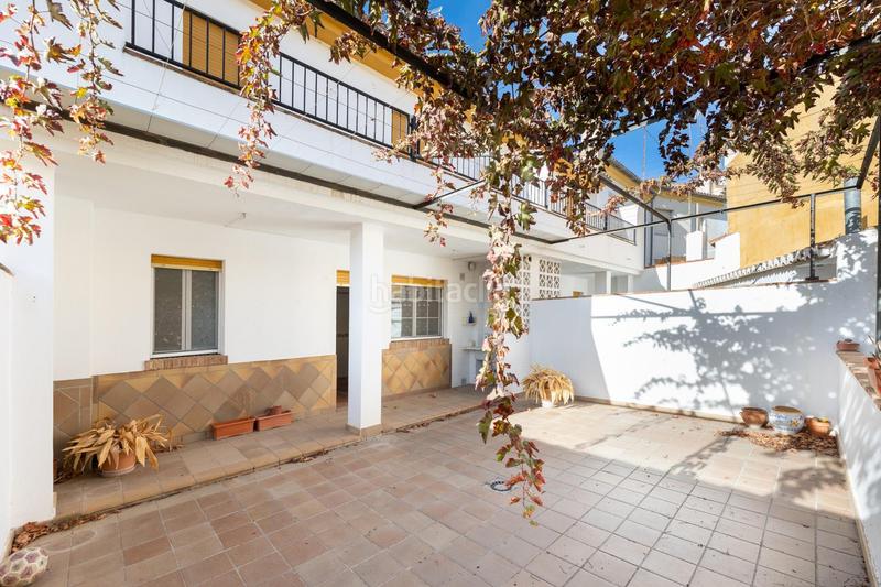 Foto cfb42289-b565-4d40-a7a4-72ff1fb29471. Casa aparellada amb aparcament a Alfacar