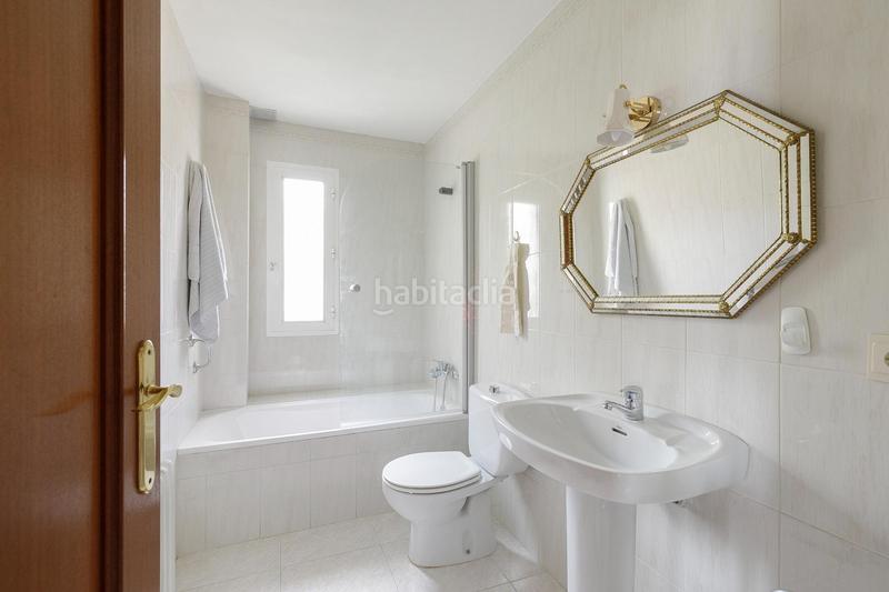Foto c3f8d8a7-74b5-4b54-999e-5011b31ad067. Chalet espectacular chalet con piscina y vistas a la ciudad en Monachil