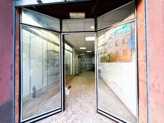 Local commercial dans Roquetes. Local comercial en venta en barcelona