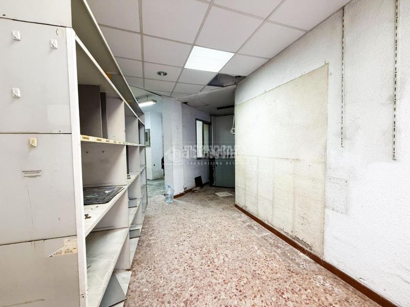 Foto 86036b2c-a837-46fc-bccf-eebd9f7384e6. Local comercial a Roquetes Barcelona