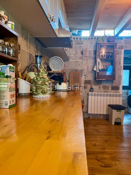 Foto b75a86f0-2931-4c6a-8484-1358ba772313. Dúplex amb calefacció a Sant Joan les Fonts