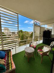 Flat in Carrer del port de reig 45. Piso muy cerca de la playa con piscina comunitaria