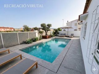 Casa  Carrer puigmal-d. Casa con terraza en zona tranquila