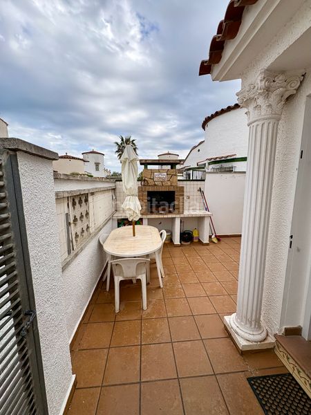 Foto 9e973c14-8a08-42a9-92cd-6b450426f0fb. Casa amb xemeneia a Puigmal - Mas Nou Empuriabrava