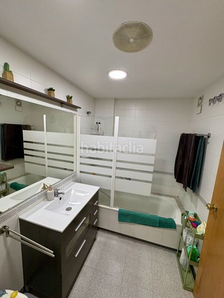 Foto f0ed79d5-a276-445b-bfc6-7b8e6a58fcb3. Pis amb calefacció aparcament a Eixample Sud-Migdia Girona