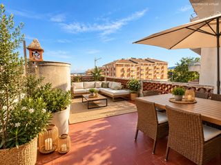 Flat  Avinguda països catalans. Pis cèntric amb gran terrassa privada