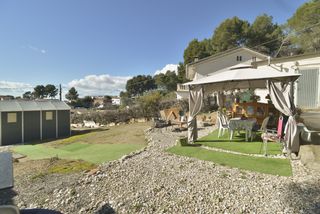Terreny residencial a Sant Lloren� d�Hortons. Solar  terreno con edificaci�n
