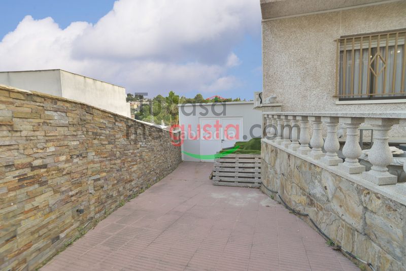 Foto e6b7c685-7127-43a9-8c5b-897283dd656d. Casa amb xemeneia calefacció aparcament piscina a Abrera