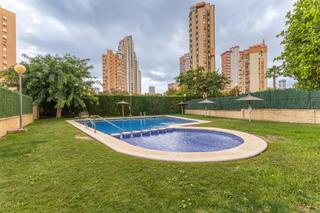 Apartament  Avenida avenida zamora, 11 11. Apartamento de 3 dormitorios y 2 baños con piscina y parking