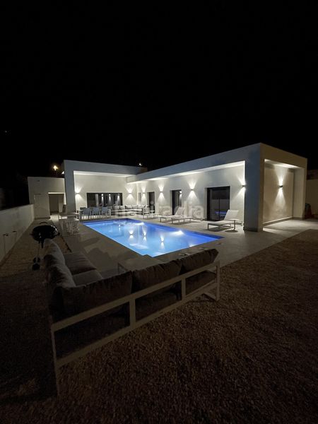 Foto 594822d6-7486-4ce5-b1dd-570f9e6bbe49. Casa adossada amb aparcament a Romana (la)