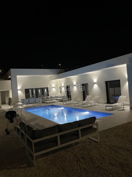 Foto 99c0d9dd-fd15-443b-8b13-55e13399e636. Casa adossada amb aparcament a Romana (la)