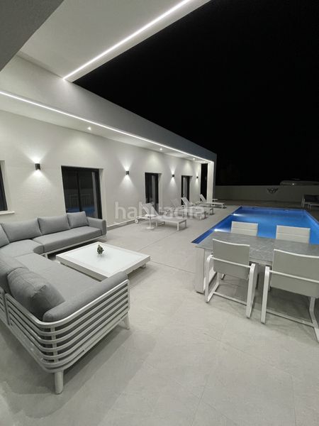 Foto b9258568-4084-4fd8-af6f-b474ba318e5f. Casa adossada amb aparcament a Romana (la)