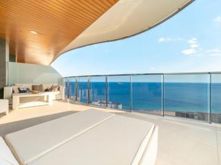 Apartament en Avenida avenida del alcalde don vicente prez devesa. Amplio apartamento de 2 dormitorios con vistas al mar