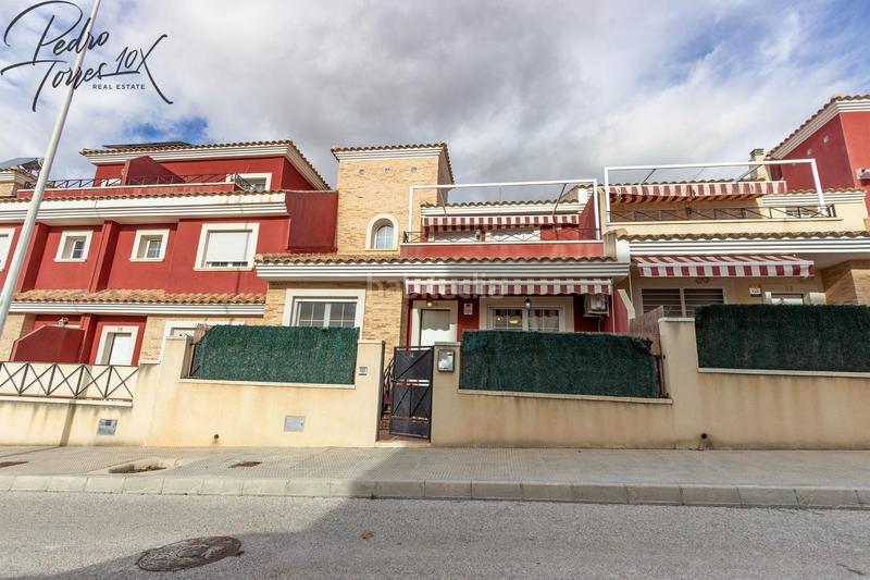 Foto 12ce1775-990f-4a21-9187-2c4bc93ee9ff. Casa adosada en calle baritono manuel ausensi 14 enorme adosado de 300 m2 con 4 dormitorios y 2 baños en Aspe