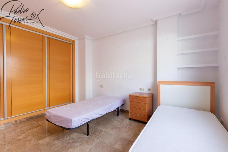 Foto bb619f57-24ff-459e-93a7-35f39bc3cabc. Casa adosada en calle baritono manuel ausensi 14 enorme adosado de 300 m2 con 4 dormitorios y 2 baños en Aspe