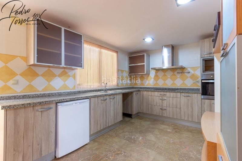 Foto daa570fc-0069-46aa-ab5a-1f657e3f2774. Casa adosada en calle baritono manuel ausensi 14 enorme adosado de 300 m2 con 4 dormitorios y 2 baños en Aspe