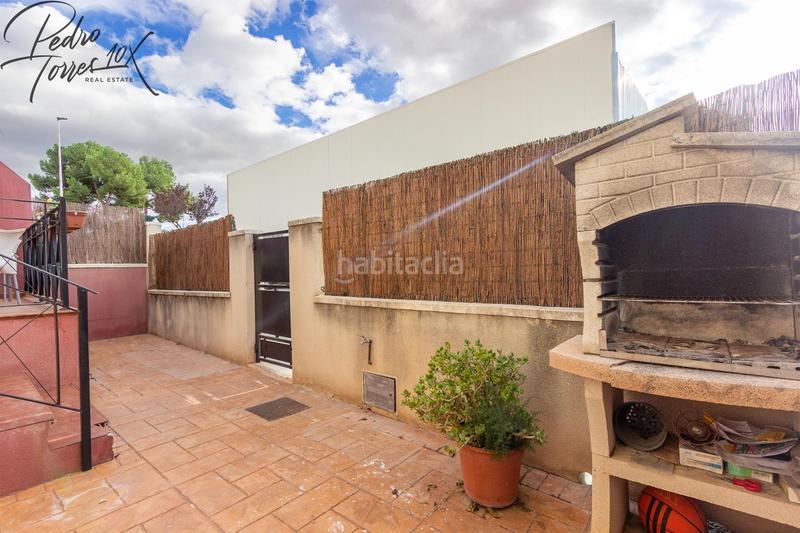 Foto fa549816-97ab-42e0-8caa-e2797daa5359. Casa adosada en calle baritono manuel ausensi 14 enorme adosado de 300 m2 con 4 dormitorios y 2 baños en Aspe