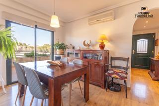 Apartment  Avenida avenida poeta miguel hernández 1a. Piso de 2 dormitorios y enorme terraza en urbanización privada.