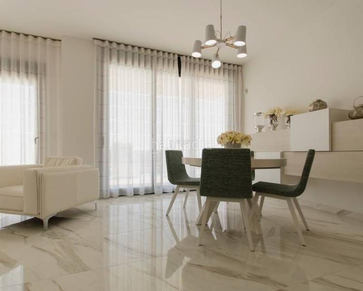 Foto 5f3f8853-7281-44a9-9a02-04da39e0e577. Chalet dans Campoamor Orihuela